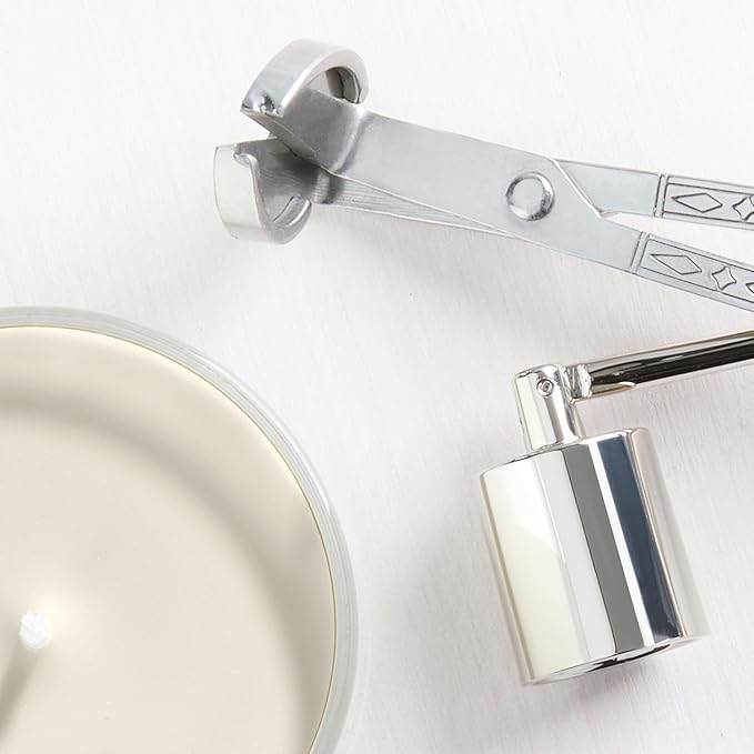 Yankee Candle 3 Wick Candle Jar, Scented Candle with up to 40 Hours of Burn Time, Premium Plant Wax Blend for Consistent Long Lasting Scent from First to Last Burn, Vanilla Cupcake