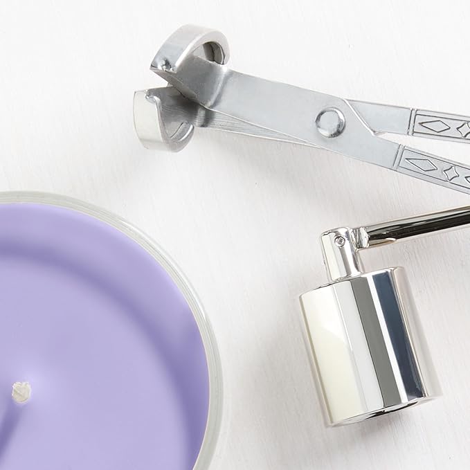 Yankee Candle 3 Wick Candle Jar, Scented Candle with up to 40 Hours of Burn Time, Premium Plant Wax Blend for Consistent Long Lasting Scent from First to Last Burn, Lilac Blossoms