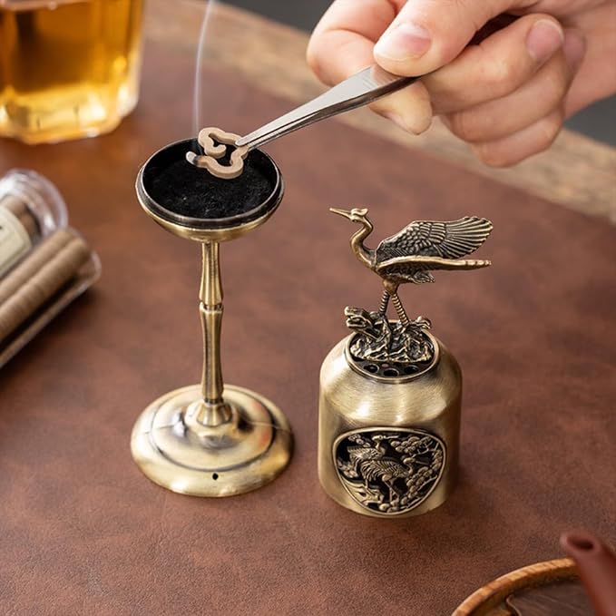 Antique Golden Magpie Lantern Incense Burner, Multi-Use Decorative Incense Holder, Elegant Zinc Alloy Craftwork, Ideal for Meditation, Relaxation, and Home Decor (Golden Crane)