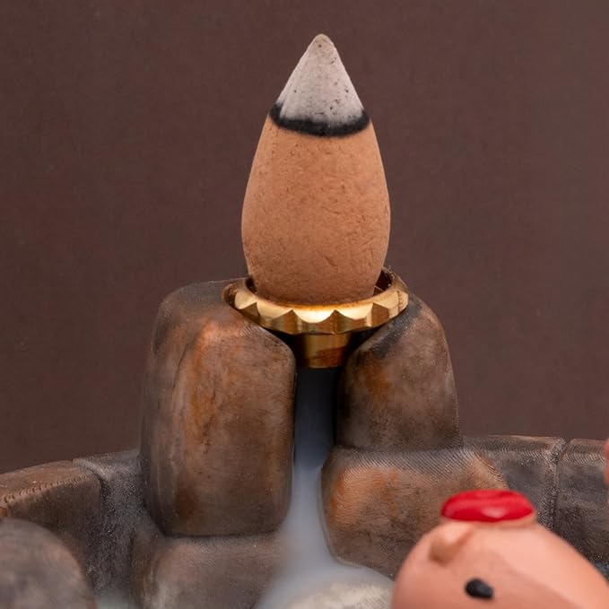 Capybara Backflow Incense Holder - Cute Unique Design Backflow Burner with Waterfall Effect for Relaxation and Aromatherapy, Ideal for Living Room, Yoga Studio, and Creative Spaces