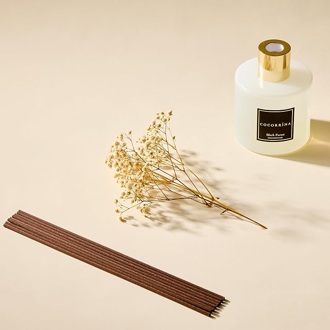 COCORRÍNA Reed Diffuser - Black Forest 17 Fl.oz Reed Diffuser with 8 Sticks Scented Diffuser with Preserved Flowers for Bathroom Home Decor